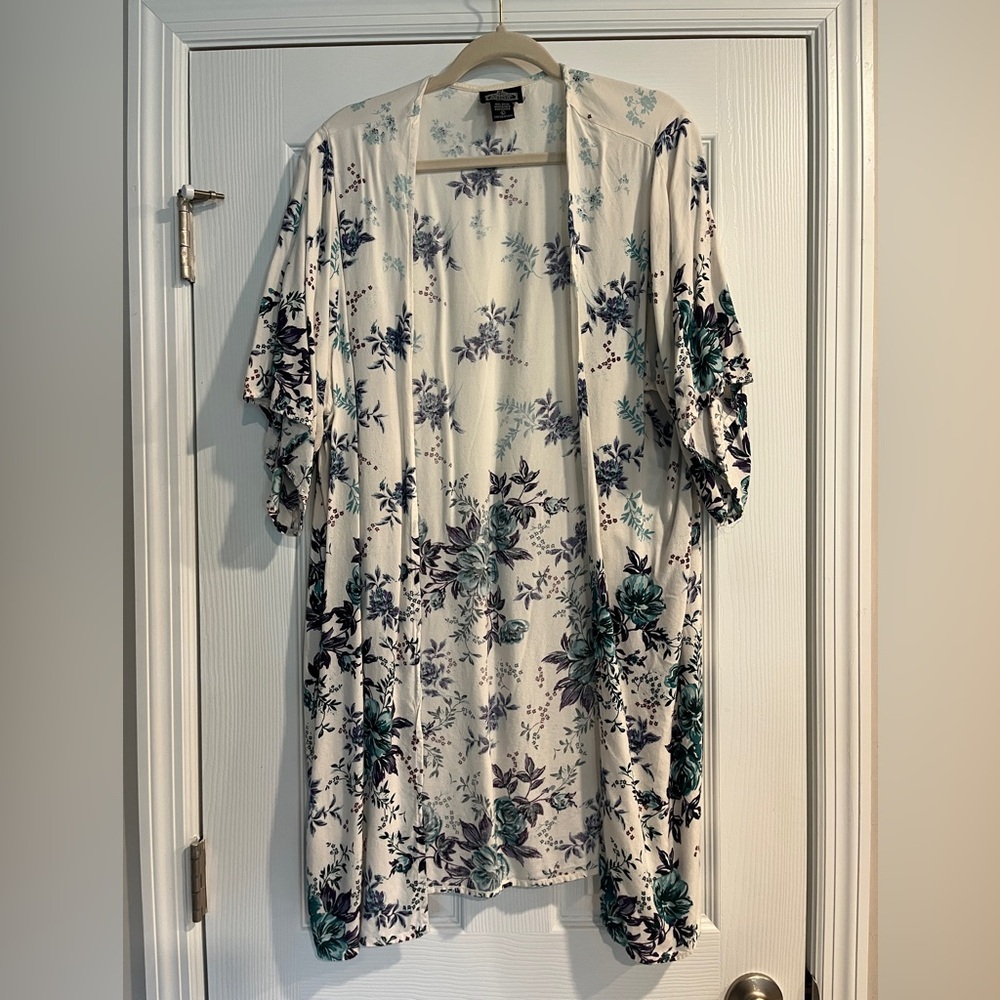 Cream Blue and Purple Patterned Kimono